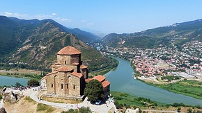 Монастырь Джвари в Грузии с высоты птичьего полета